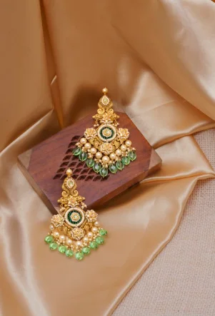 Why vintage earrings are making a comeback in 2026
